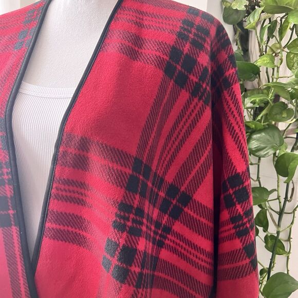 Woolrich Red & Black Plaid Super Soft Luxurious Fleece Style Wrap - One Size - Picture 5 of 8